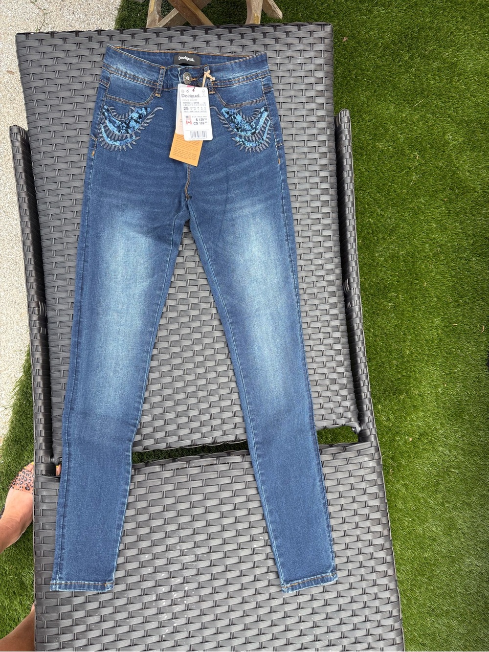 Desigual Exotic Jeans Size 25 NWT Blue Sequin Embroidered Skinny Denim $130